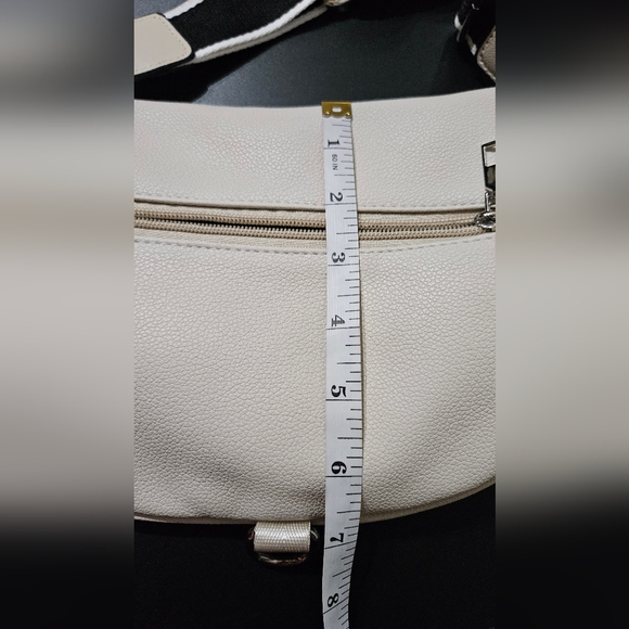 Chic Cream and Black Crossbody Bag - Picture 6 of 8